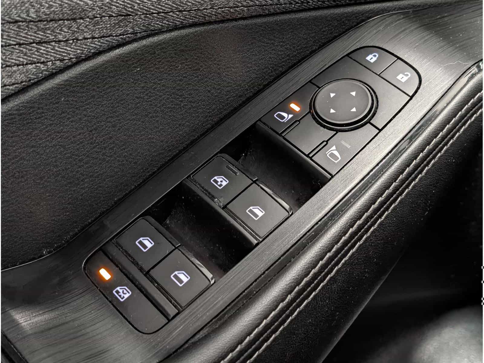 2023 Nissan Rogue SV - Image 16