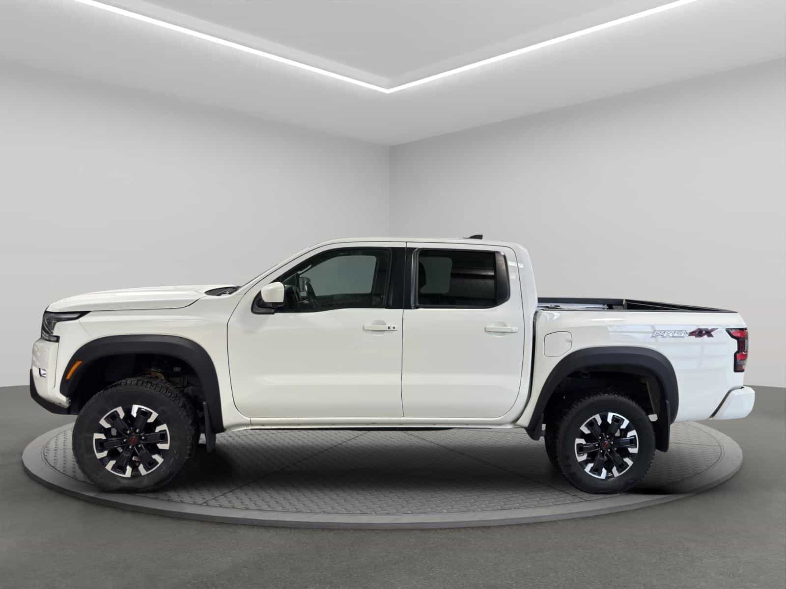 Image 2 Nissan Frontier PRO-4X 2023