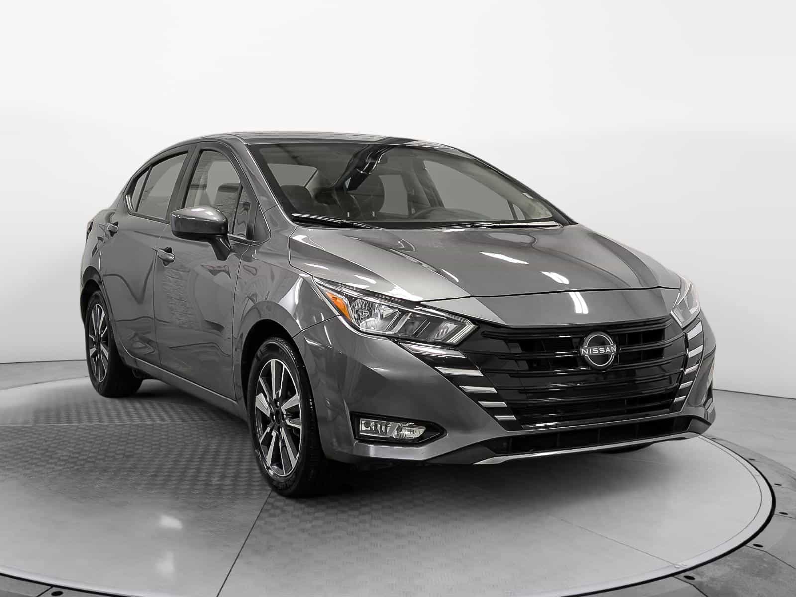 Image 2 Nissan Versa SV 2025