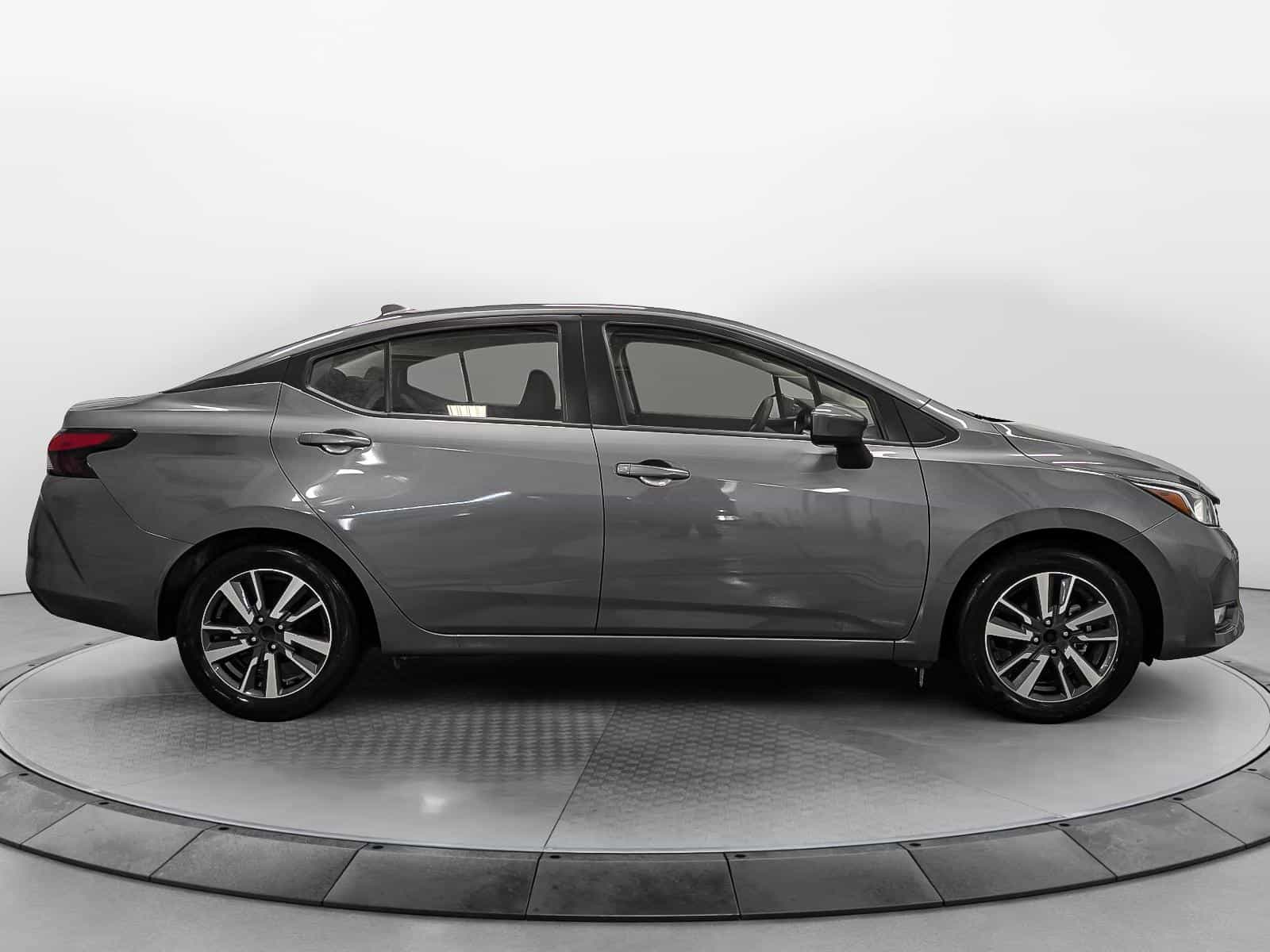 Image 3 Nissan Versa SV 2025