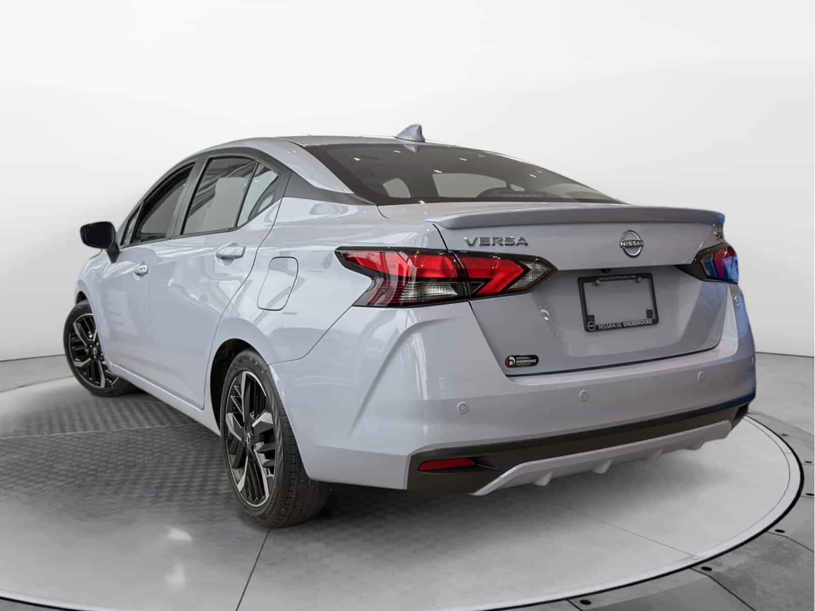 Image 2 Nissan Versa SR 2025
