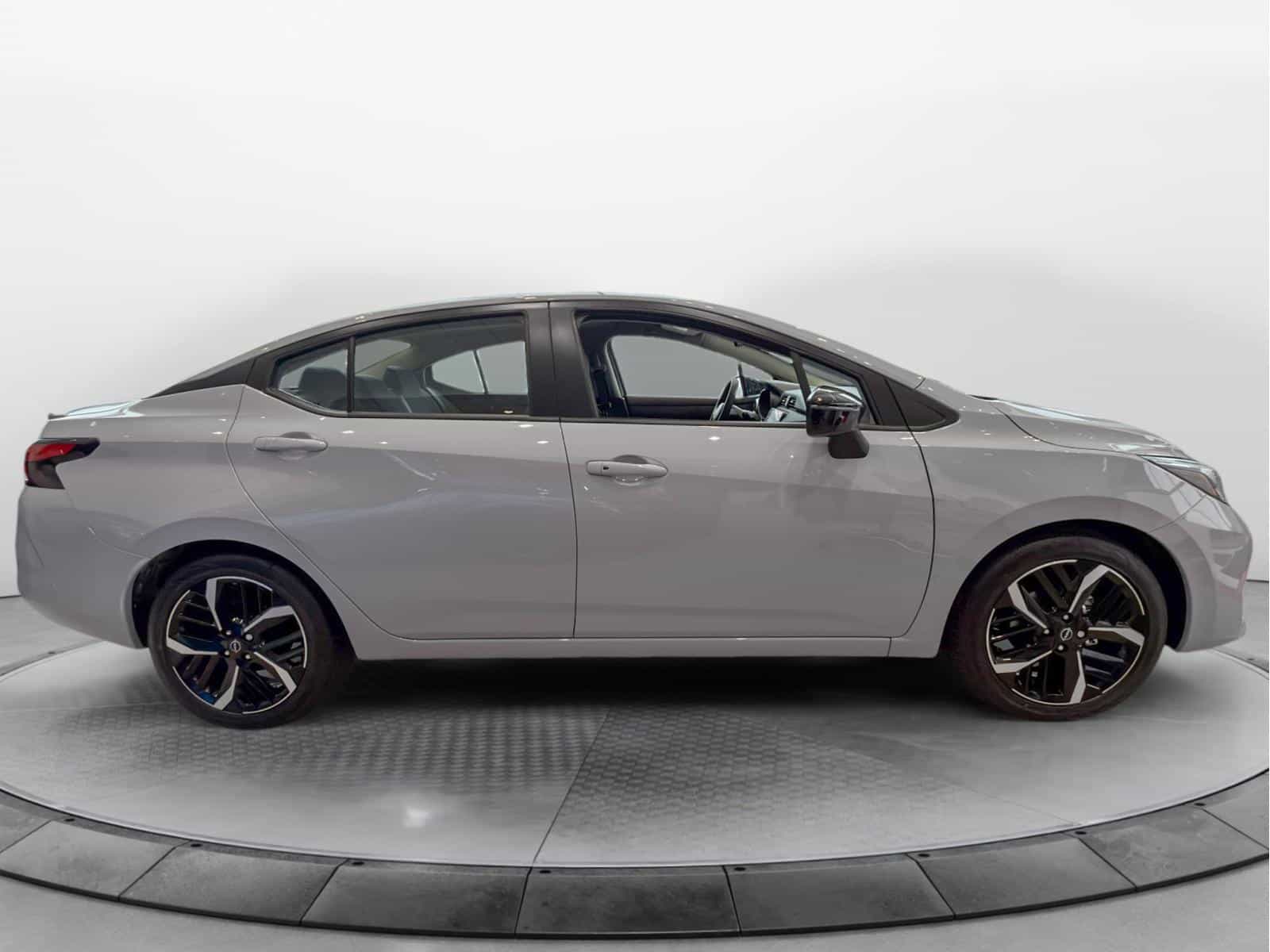 Image 4 Nissan Versa SR 2025