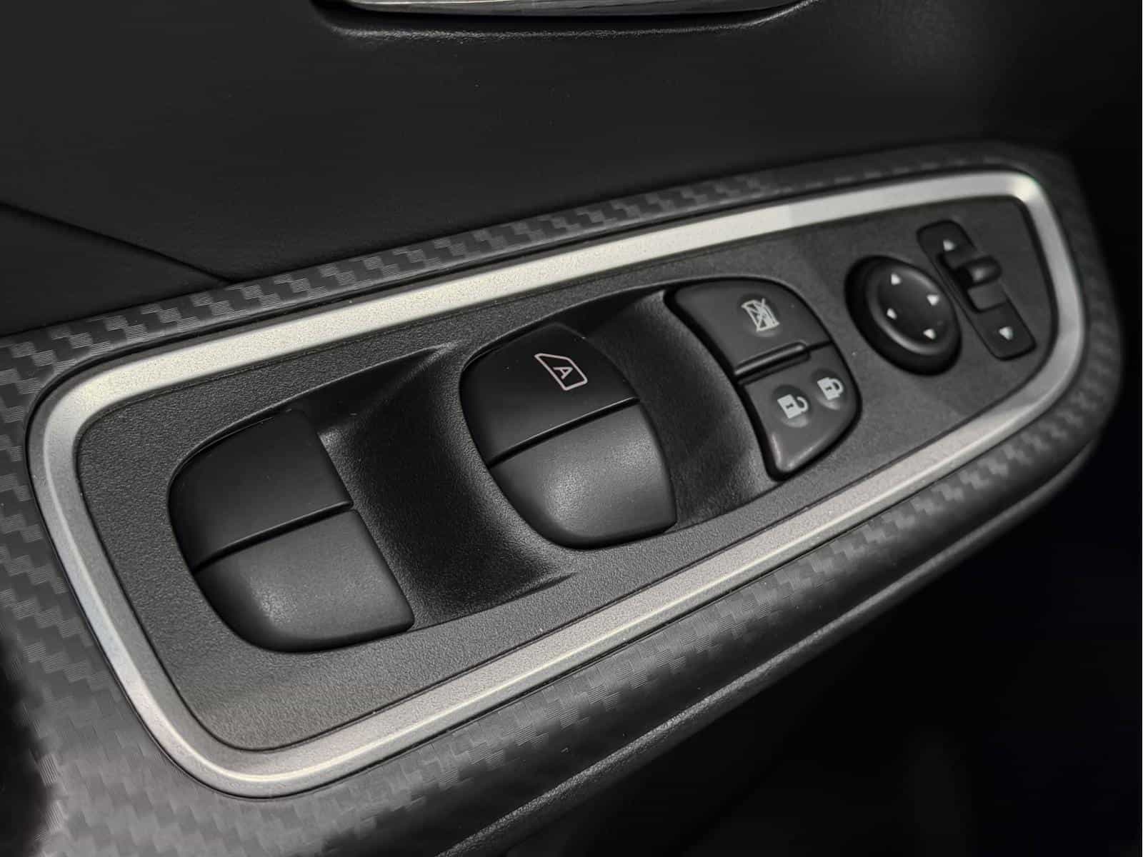 Image 18 Nissan Versa SR 2025