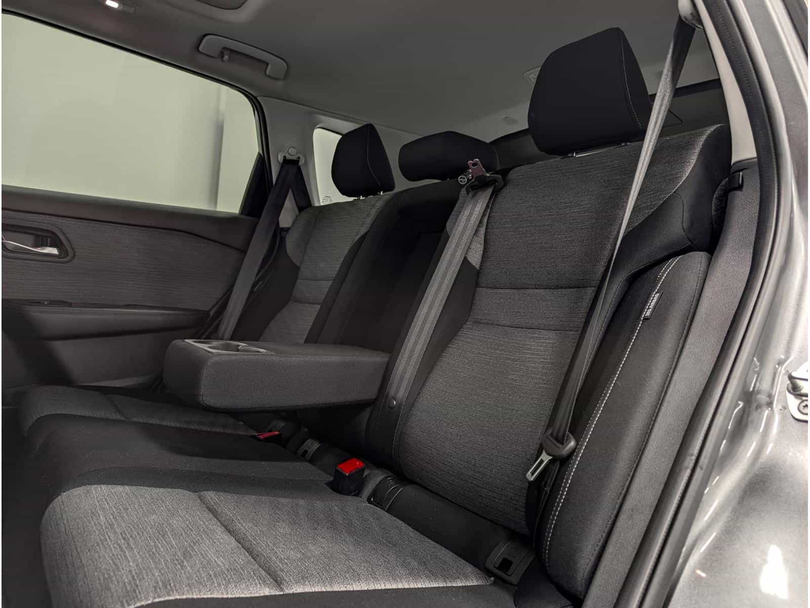 2023 Nissan Rogue SV - Image 8