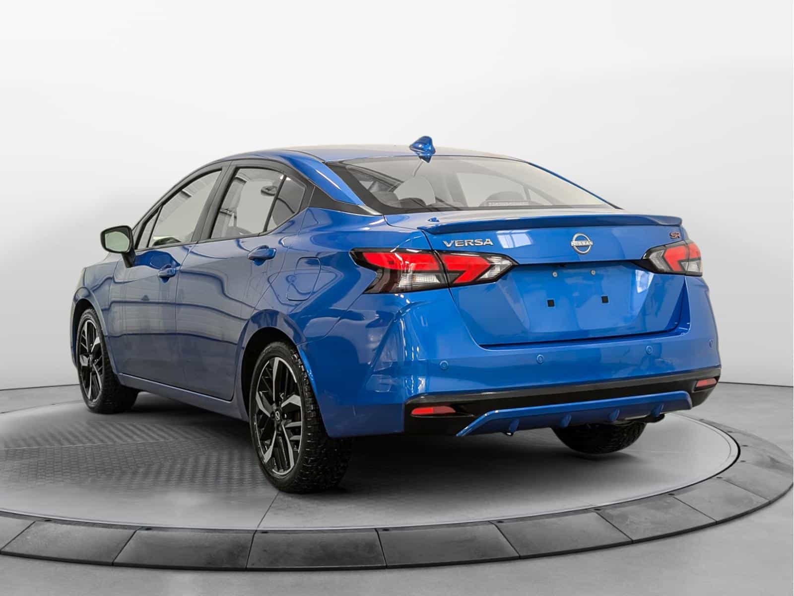 2023 Nissan Versa SR - Image 3