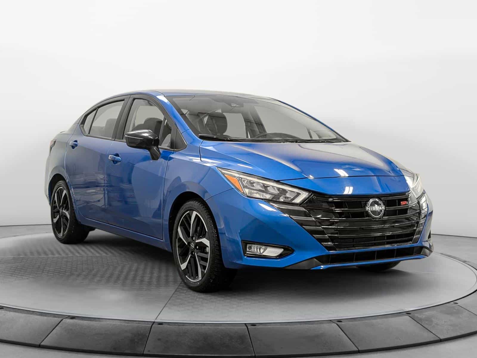 2023 Nissan Versa SR - Image 2