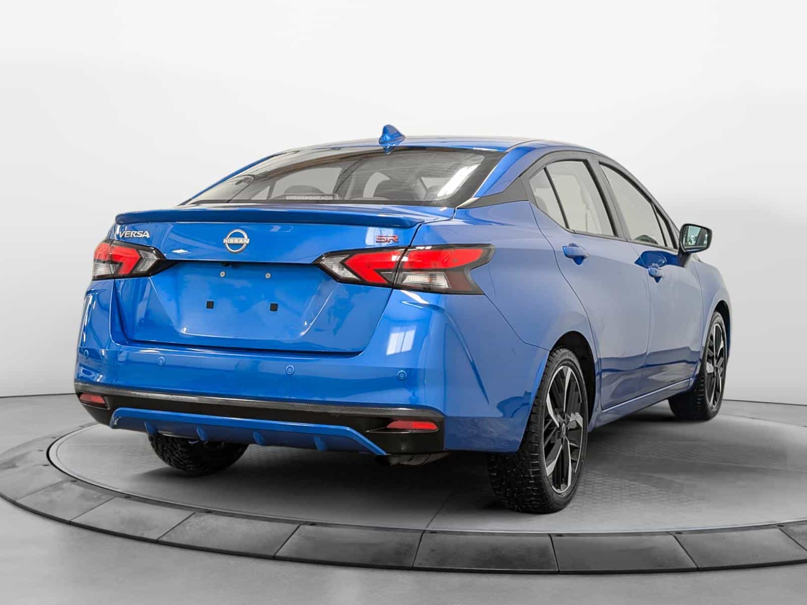 2023 Nissan Versa SR - Image 4