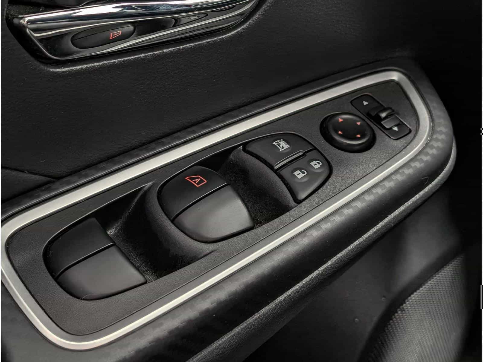 2023 Nissan Versa SR - Image 14