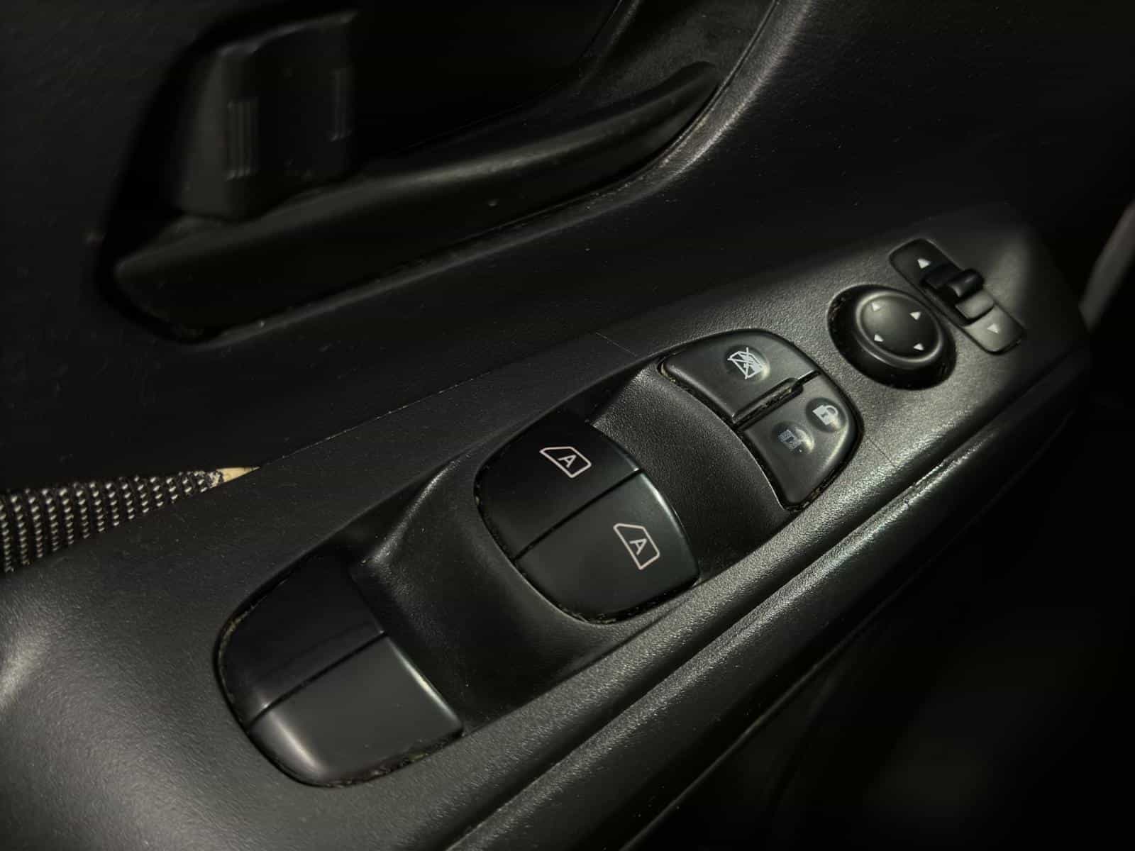 Image 19 Nissan Kicks S 2020