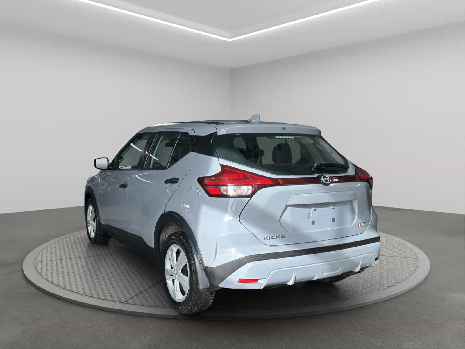 Image 3 Nissan Kicks S 2022