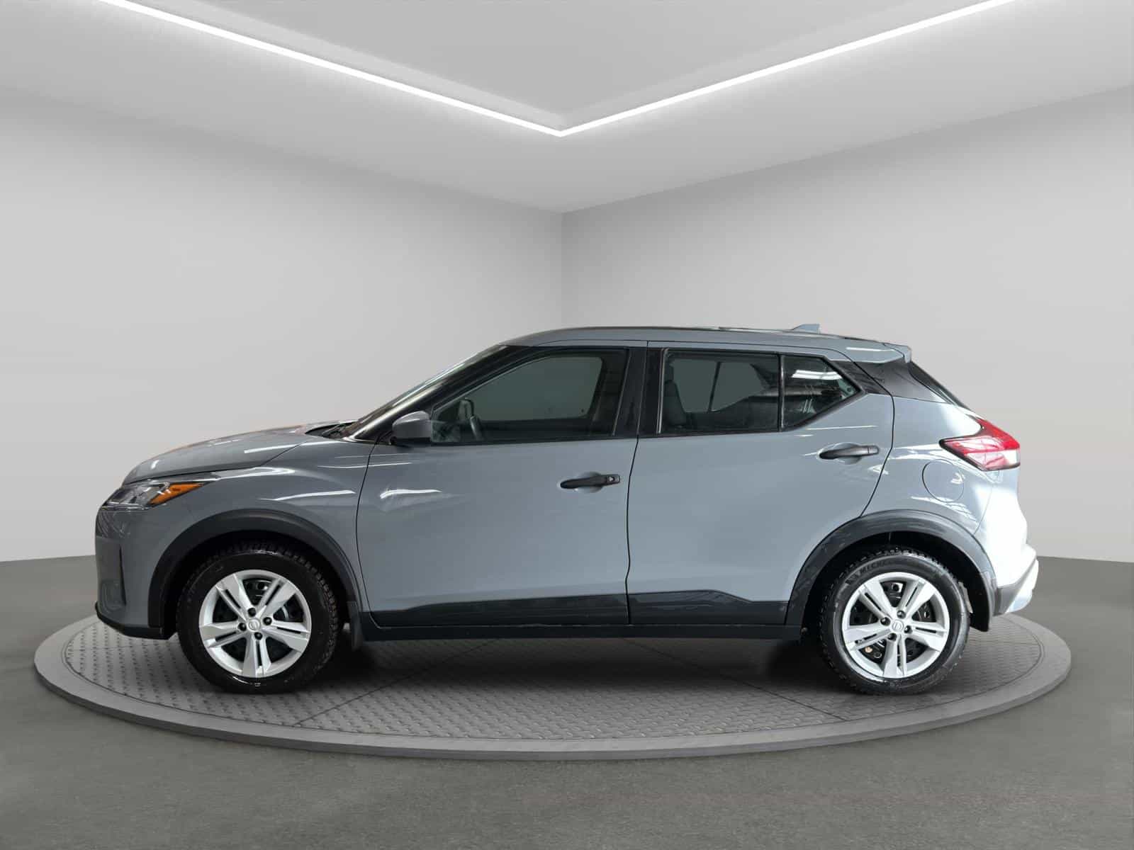 Image 2 Nissan Kicks S 2022