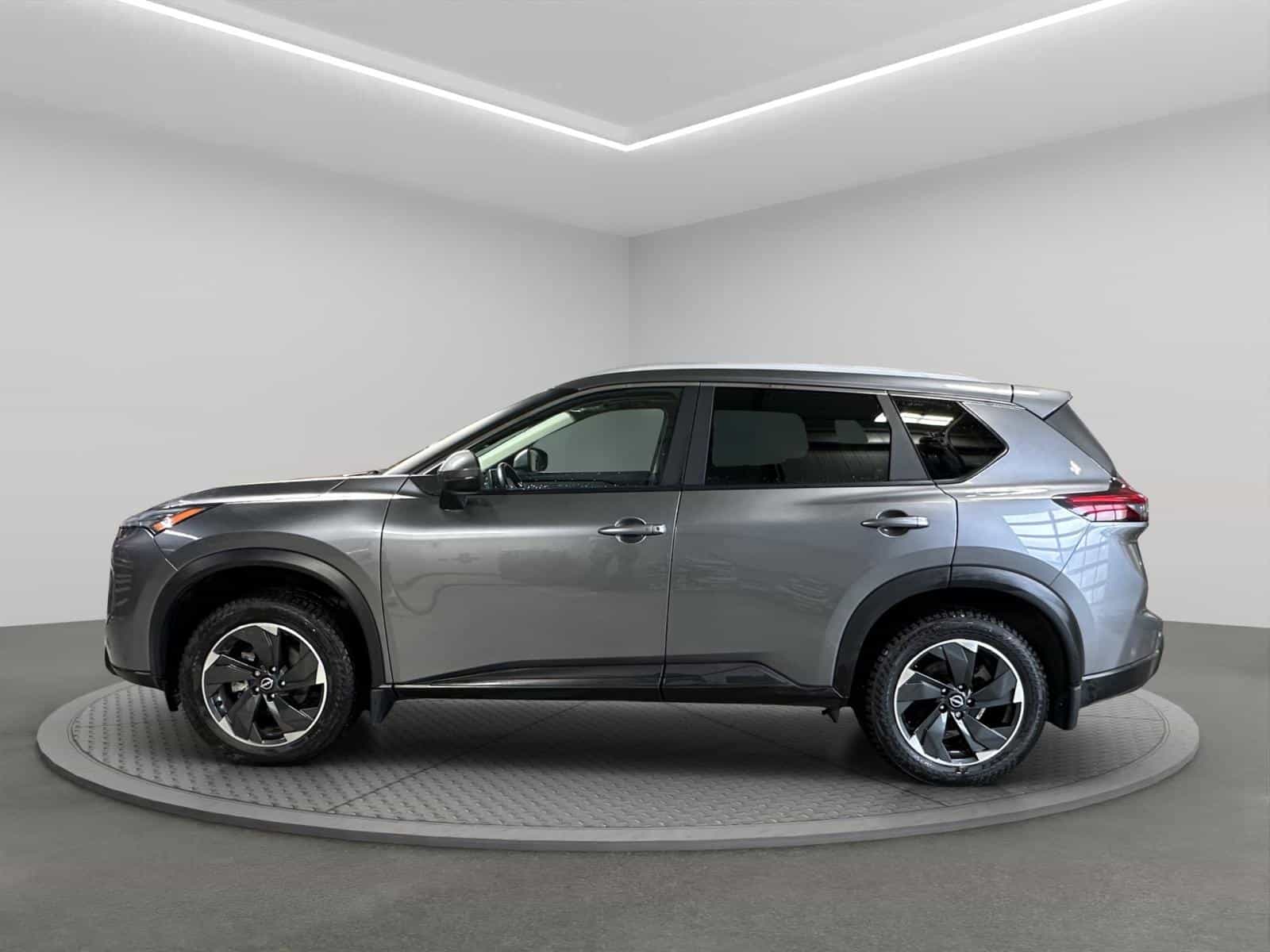 Image 2 Nissan Rogue SV Moonroof 2024