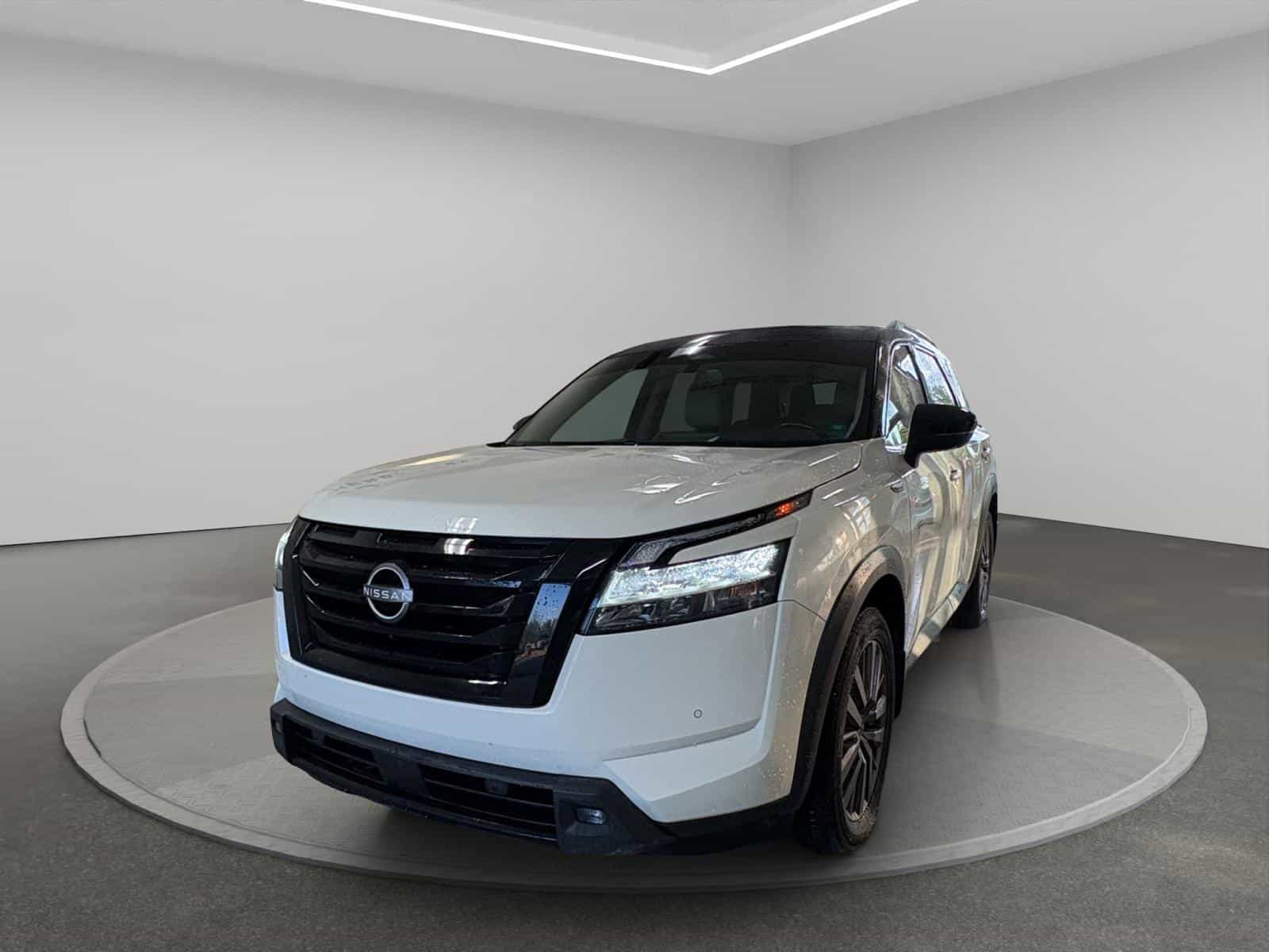 2022 Nissan Pathfinder SL - Image 1