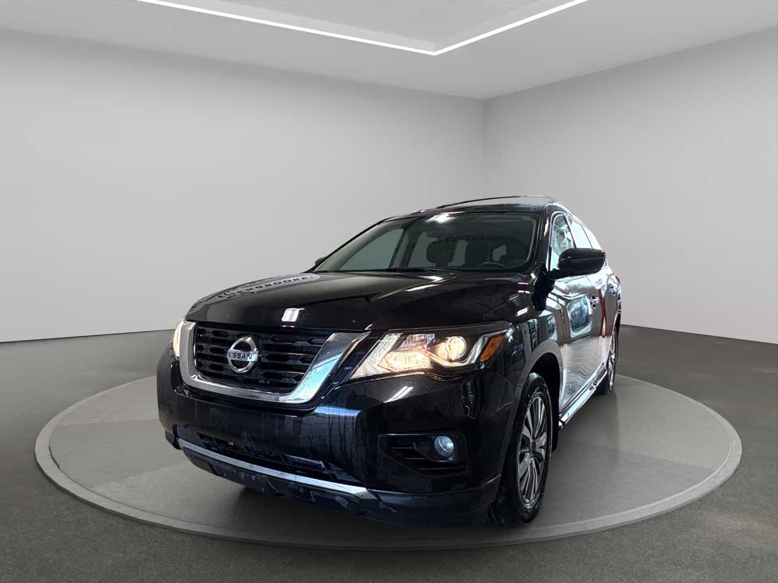 Image 1 Nissan Pathfinder SV 2019