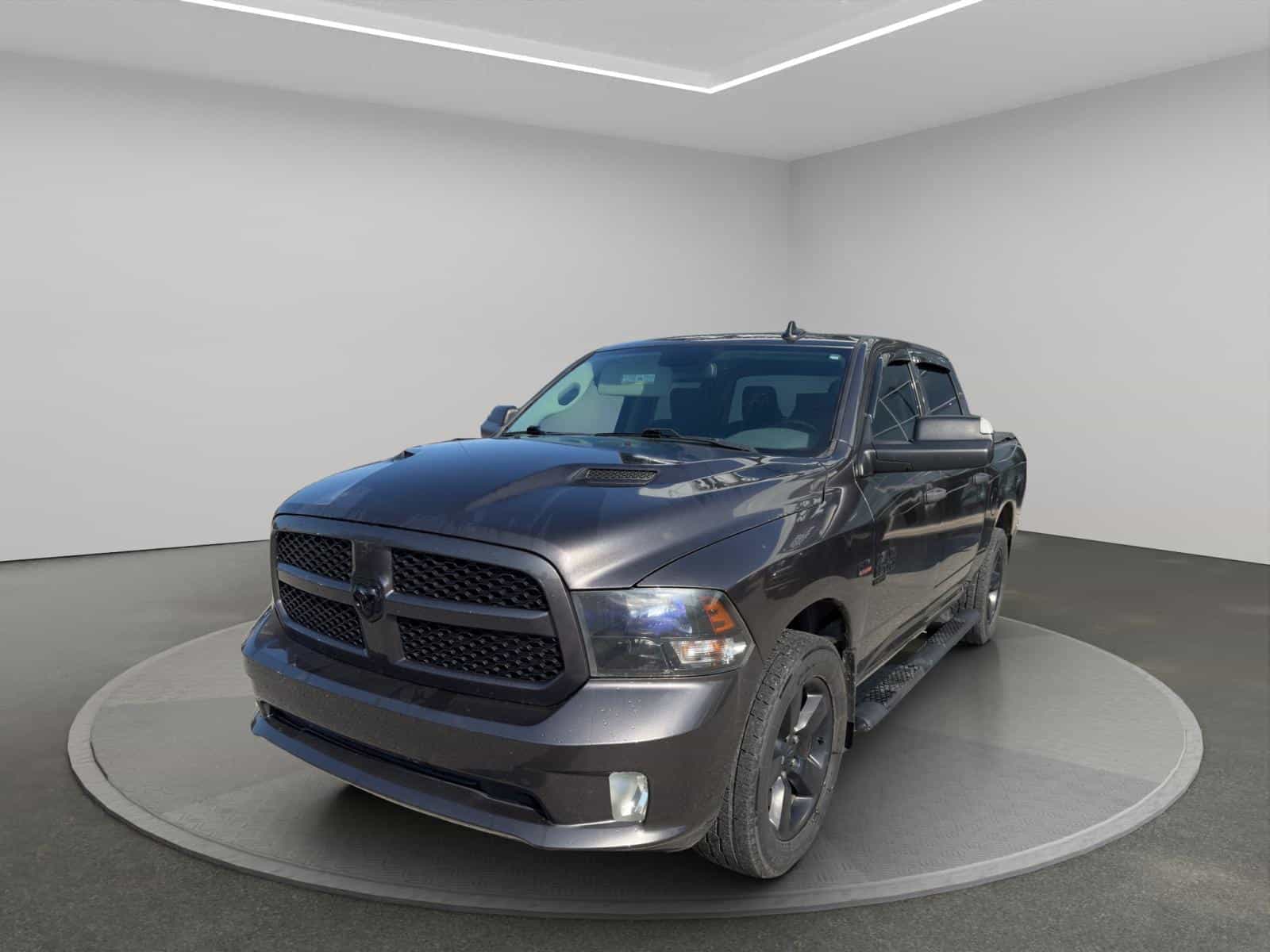 Image 1 RAM 1500 Classic 1500 Express 2020