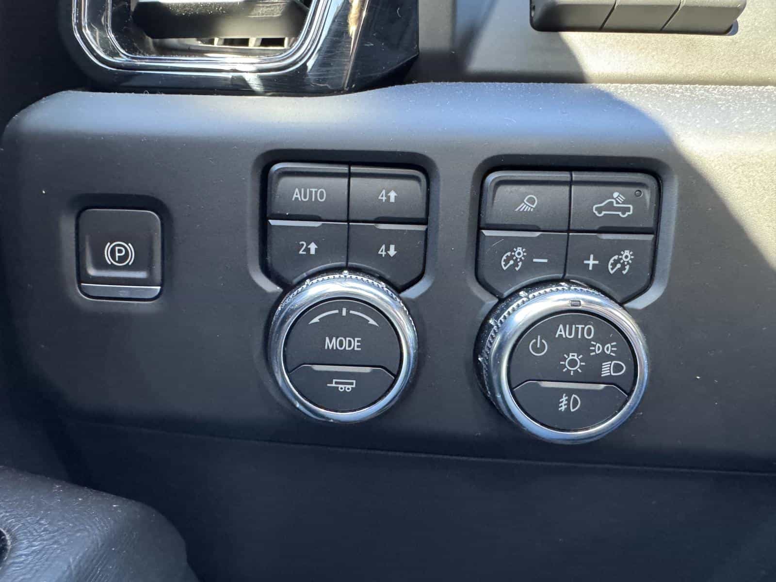 2023 GMC Sierra 1500 AT4X - Image 18