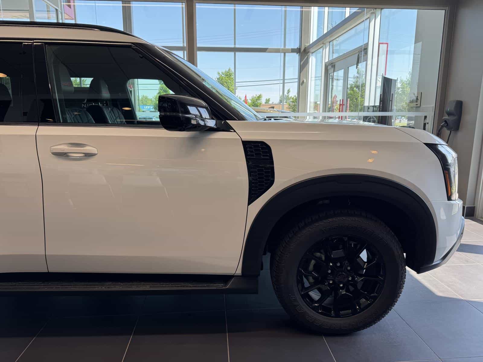 2025 Nissan Armada PRO-4X - Image 5