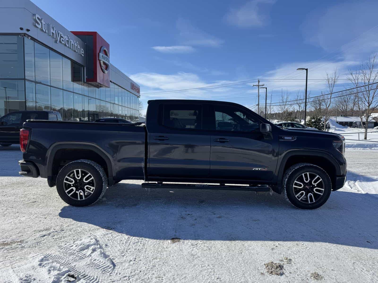 2022 GMC Sierra 1500 AT4 - Image 6