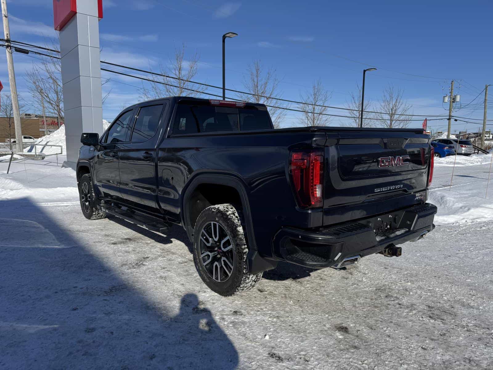 2022 GMC Sierra 1500 AT4 - Image 9