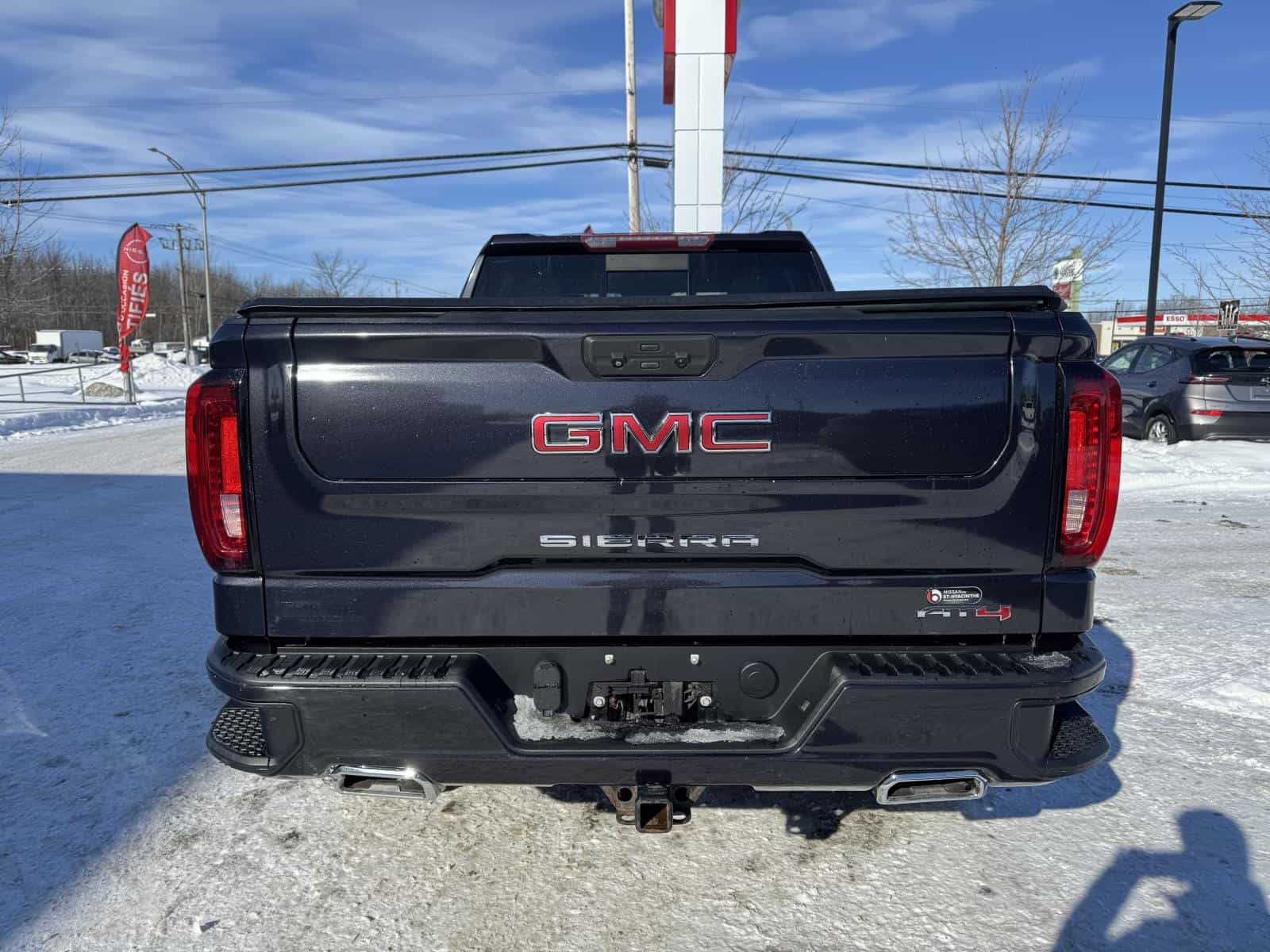 2022 GMC Sierra 1500 AT4 - Image 8