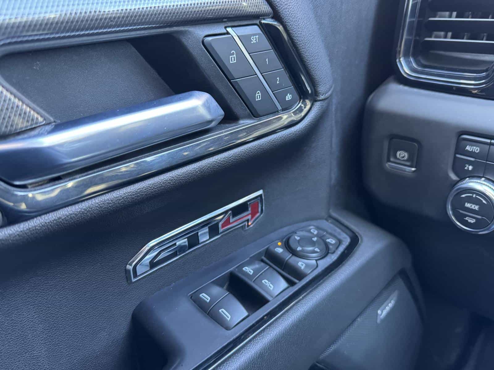 2022 GMC Sierra 1500 AT4 - Image 18