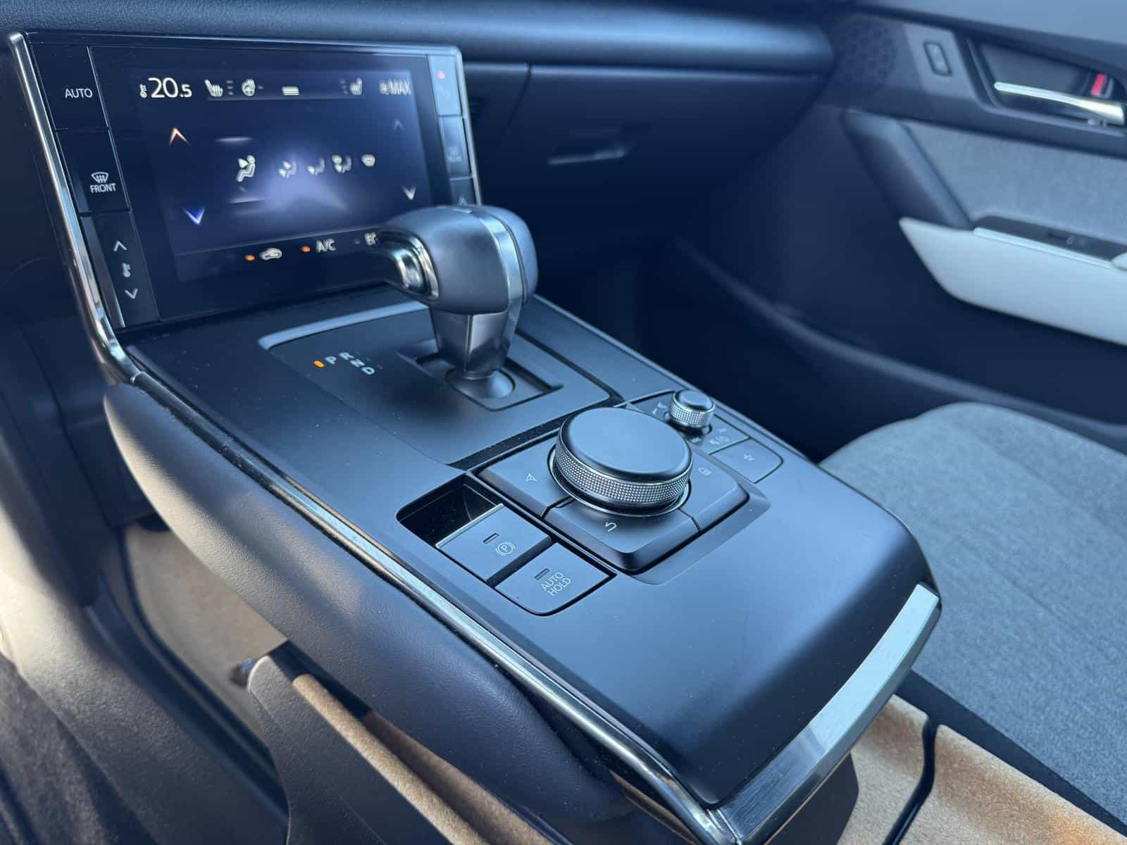 2022 Mazda MX-30 GS - Image 16