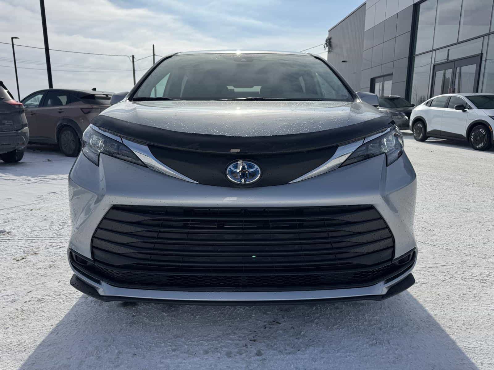 Image 3 Toyota Sienna LE 2025