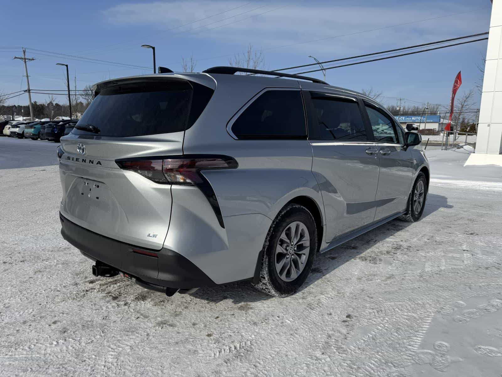 Image 6 Toyota Sienna LE 2025