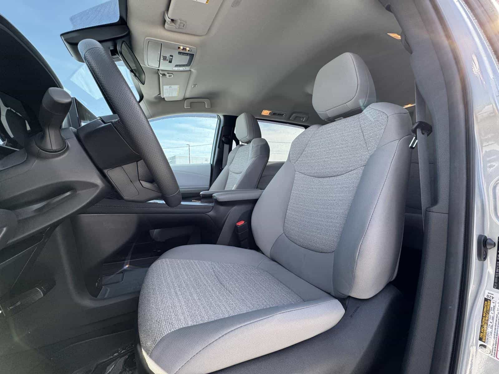 Image 9 Toyota Sienna LE 2025