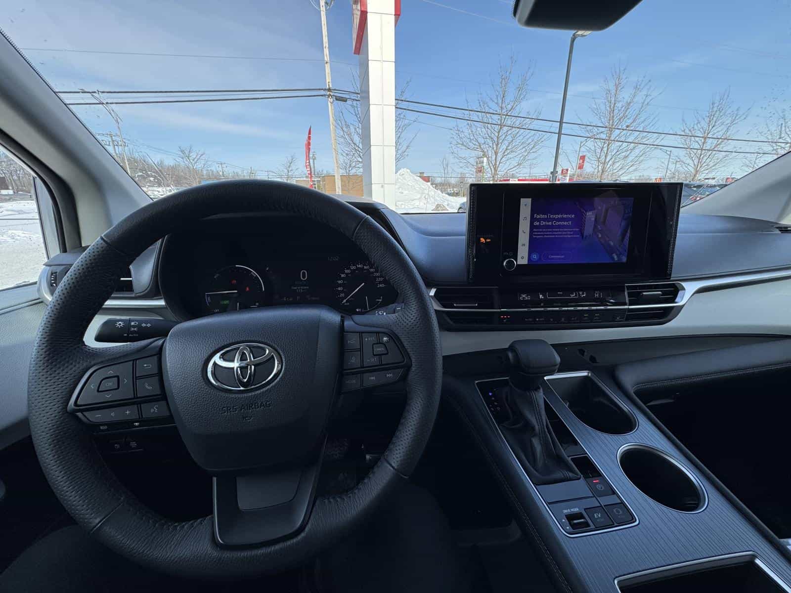 Image 12 Toyota Sienna LE 2025