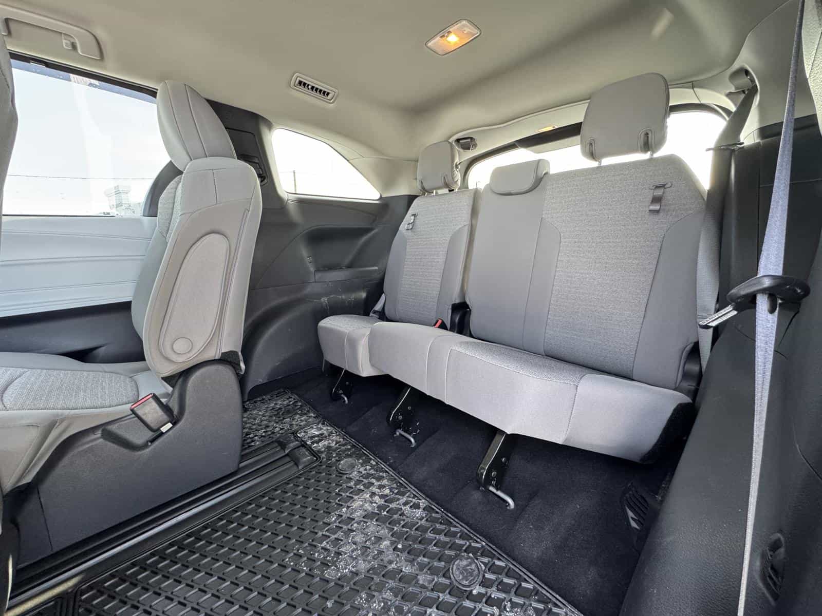 Image 11 Toyota Sienna LE 2025