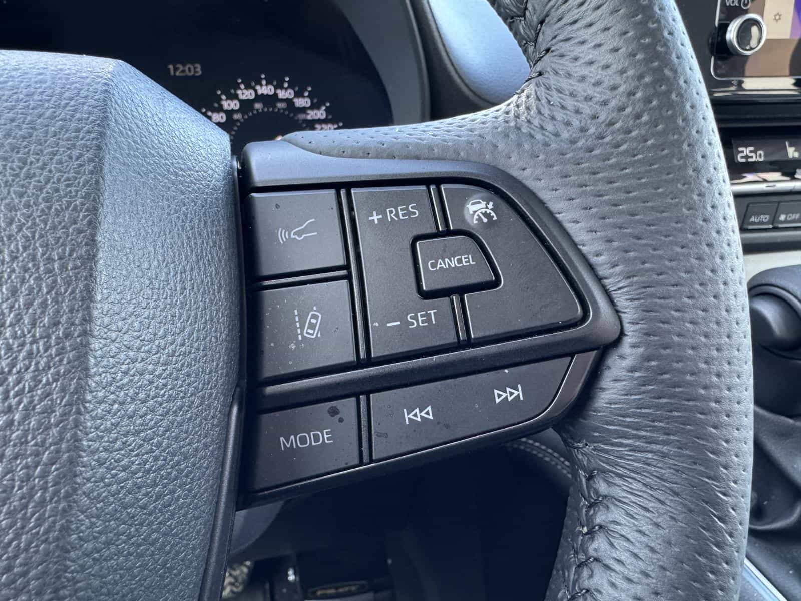 2025 Toyota Sienna LE - Image 15