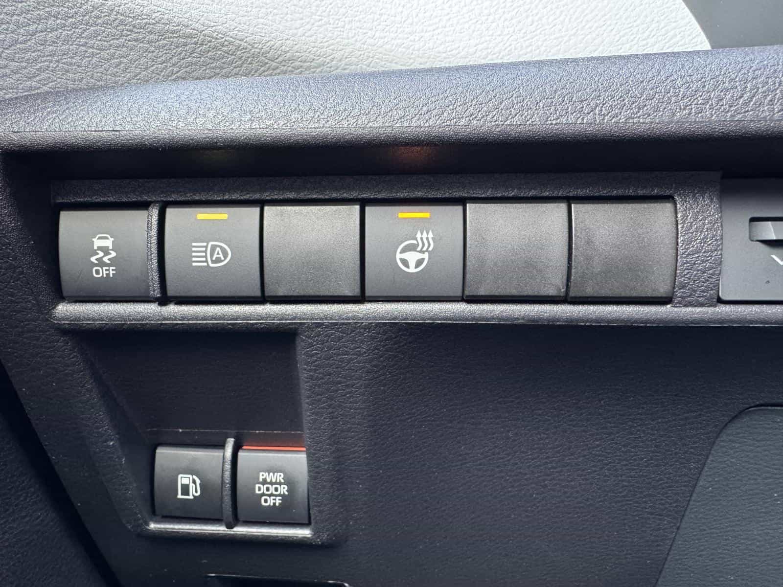 Image 18 Toyota Sienna LE 2025