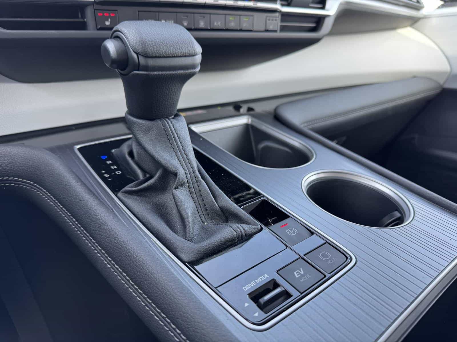 2025 Toyota Sienna LE - Image 17