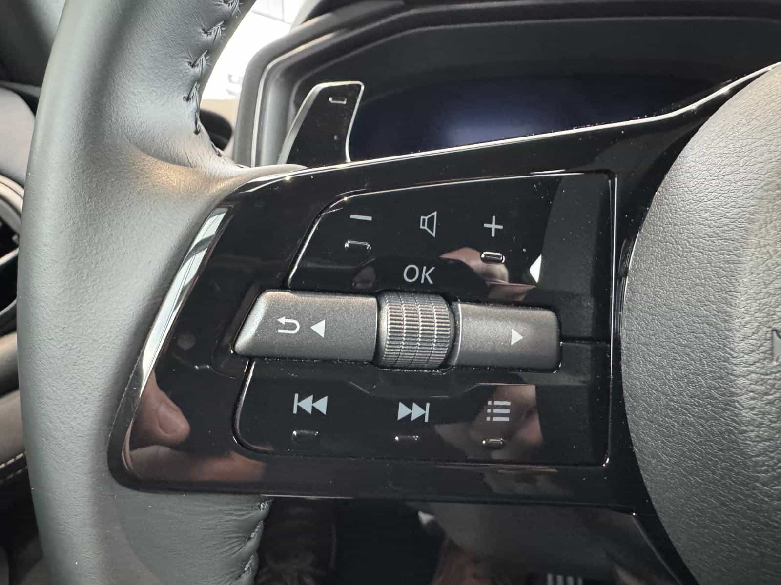 2025 Nissan Z Performance - Image 16