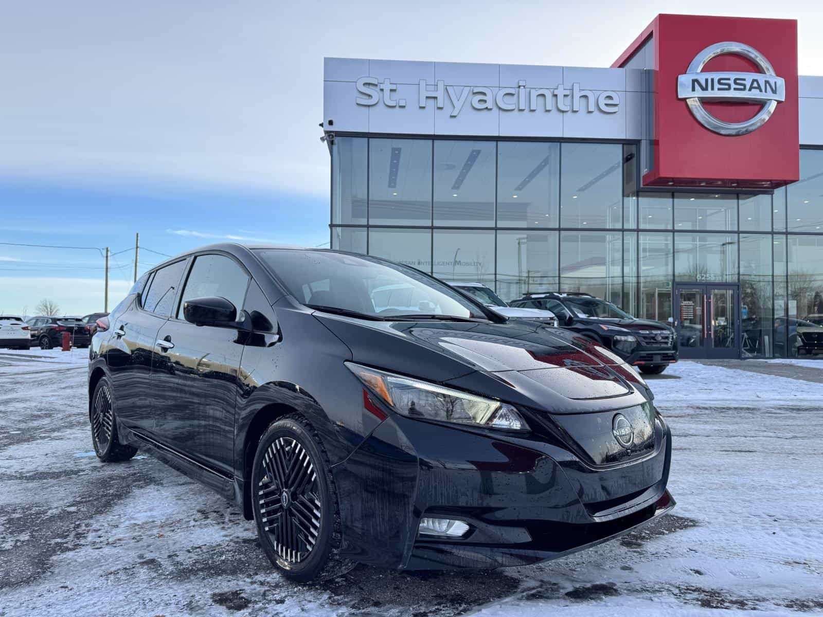 2023 Nissan Leaf SV - Image 1