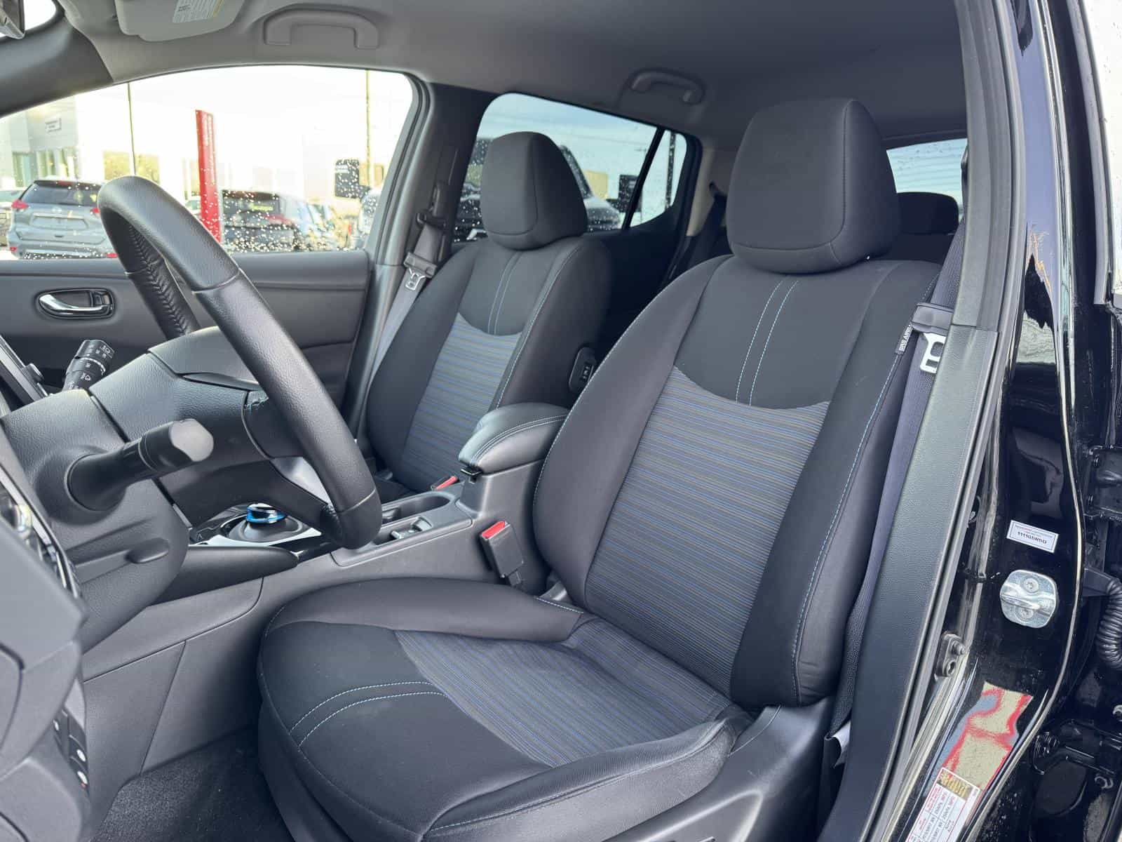 2023 Nissan Leaf SV - Image 11