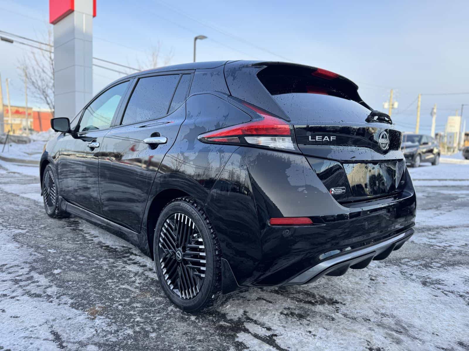 2023 Nissan Leaf SV - Image 8