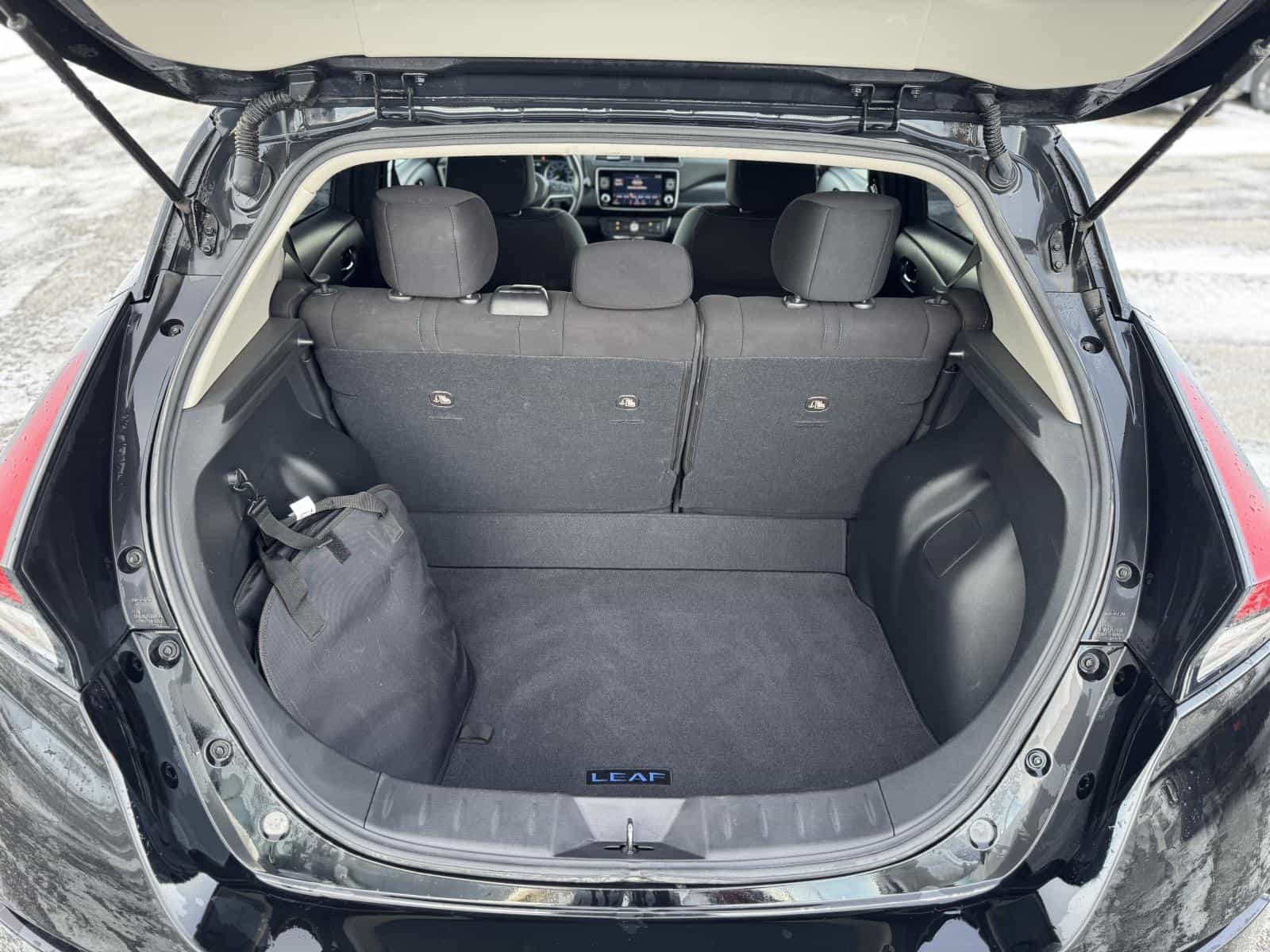 2023 Nissan Leaf SV - Image 9