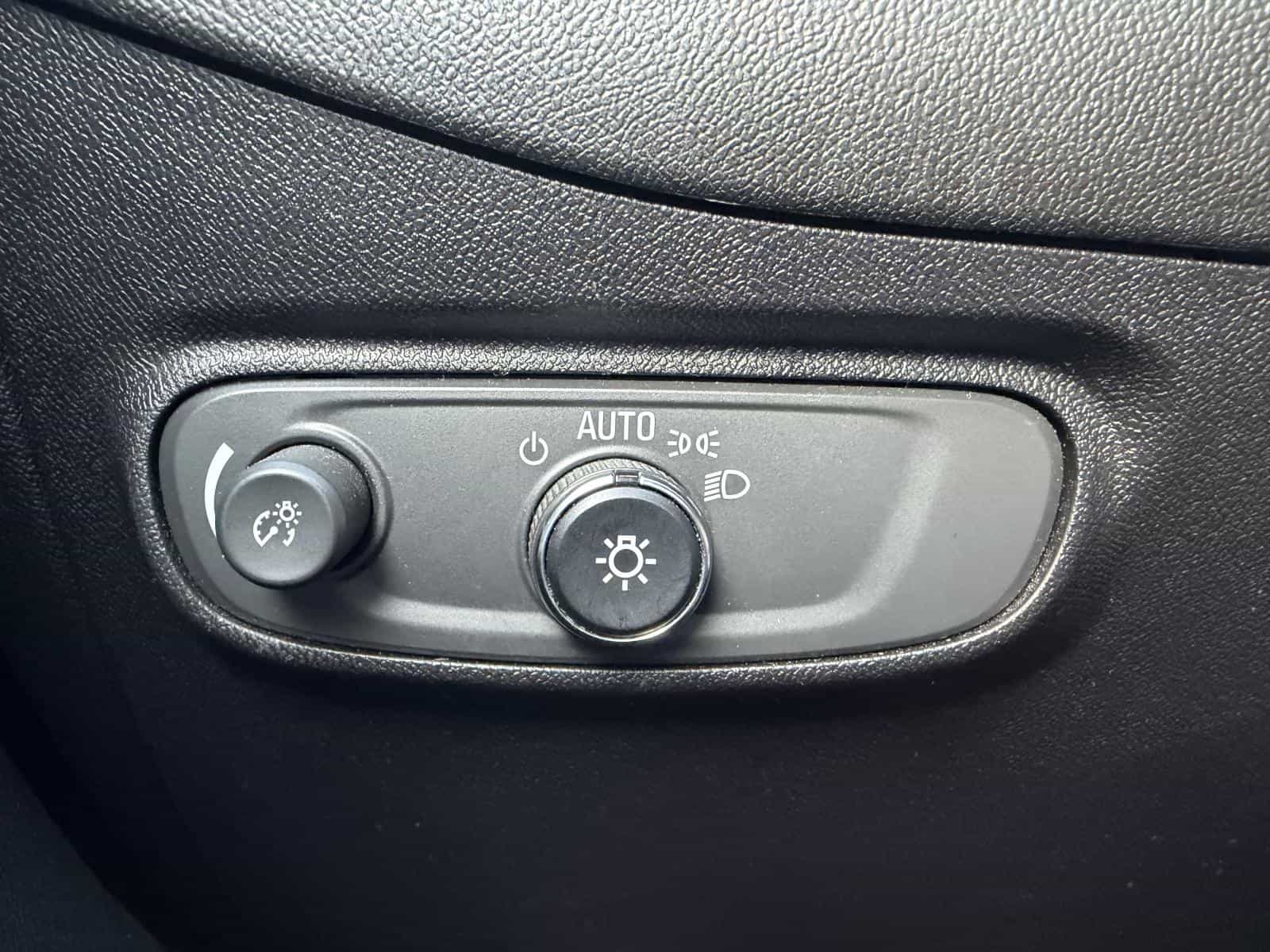 2018 Chevrolet Equinox LS - Image 16