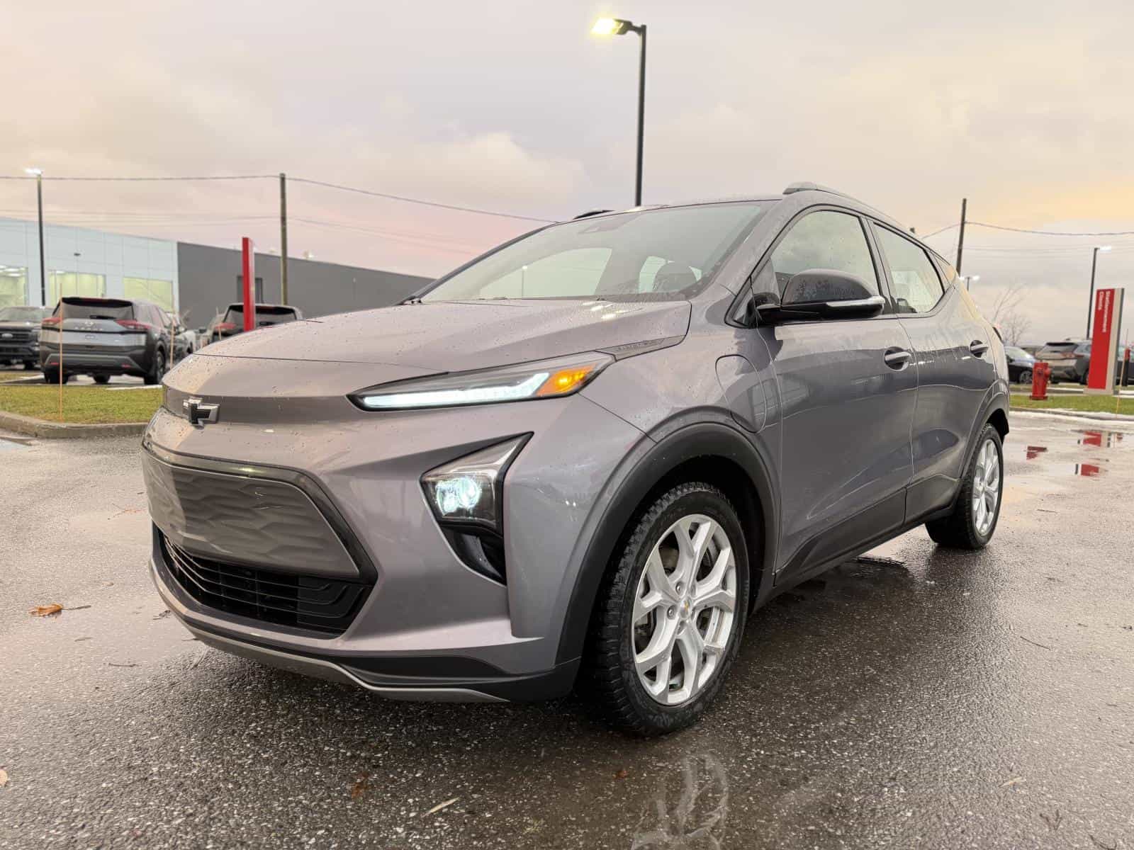 2022 Chevrolet Bolt EUV LT - Image 2