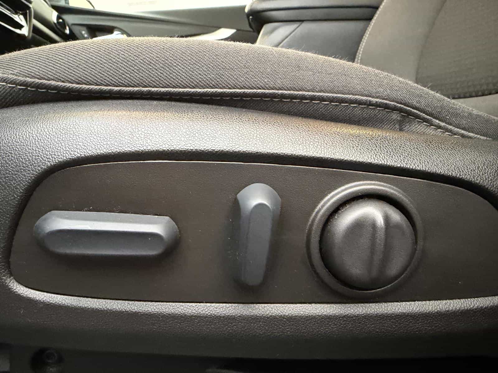 2022 Chevrolet Bolt EUV LT - Image 11