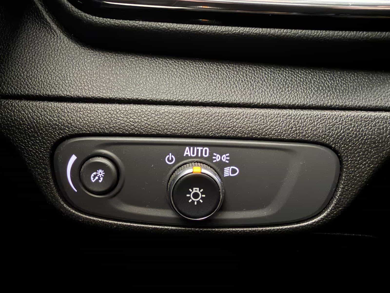 2022 Chevrolet Bolt EUV LT - Image 17