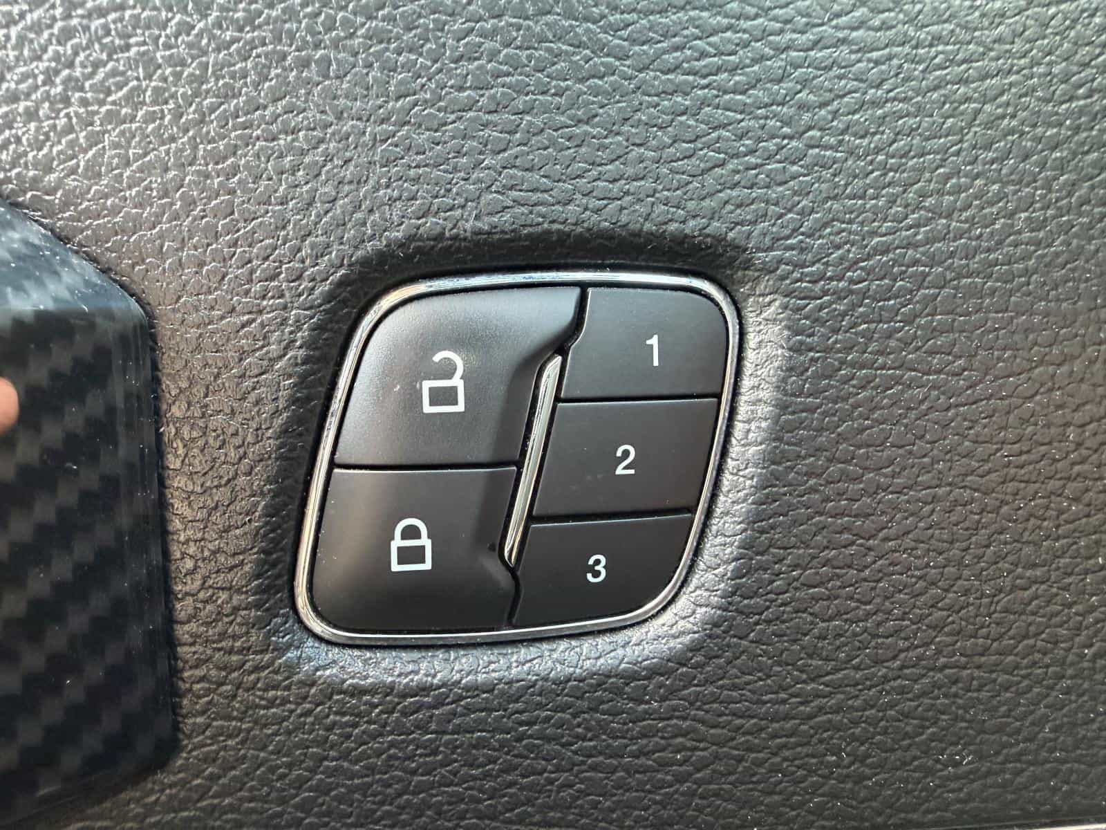 2019 Ford F150 Lariat - Image 10