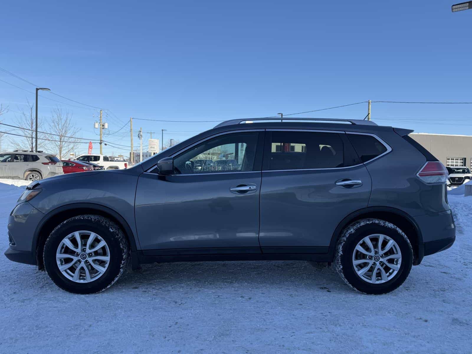 2016 Nissan Rogue SV - Image 9