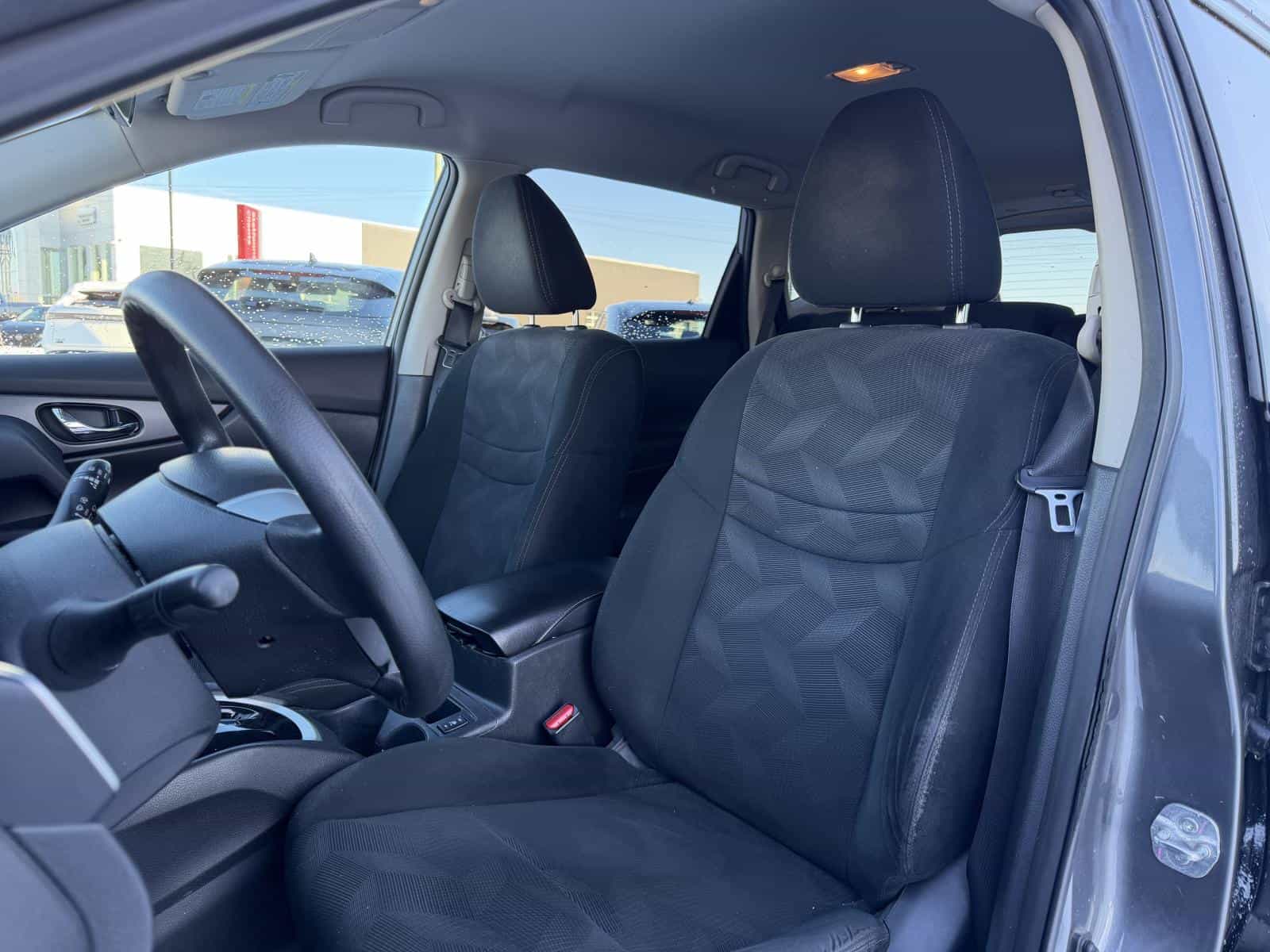 2016 Nissan Rogue SV - Image 10