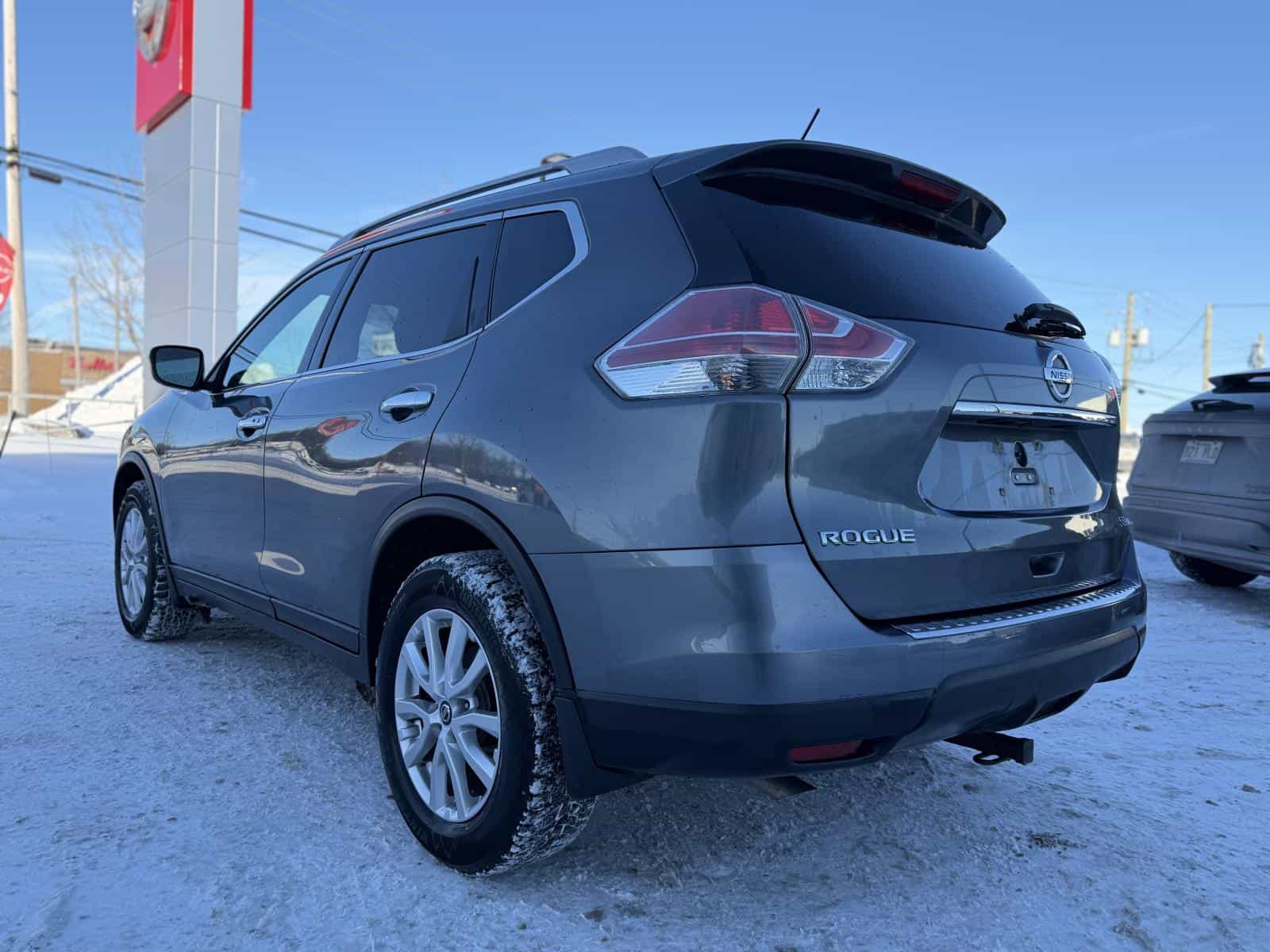 2016 Nissan Rogue SV - Image 8