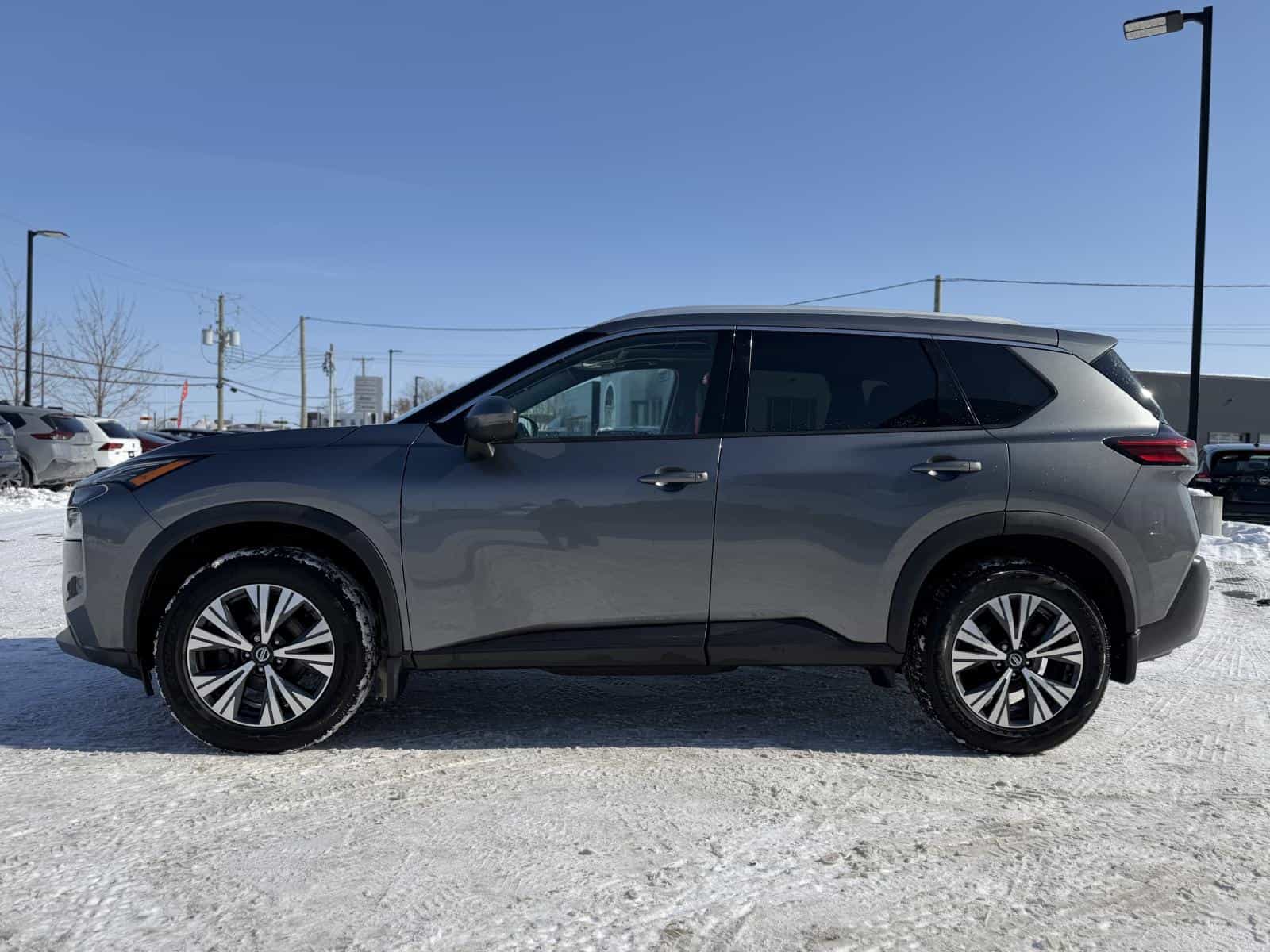 2021 Nissan Rogue SV - Image 9