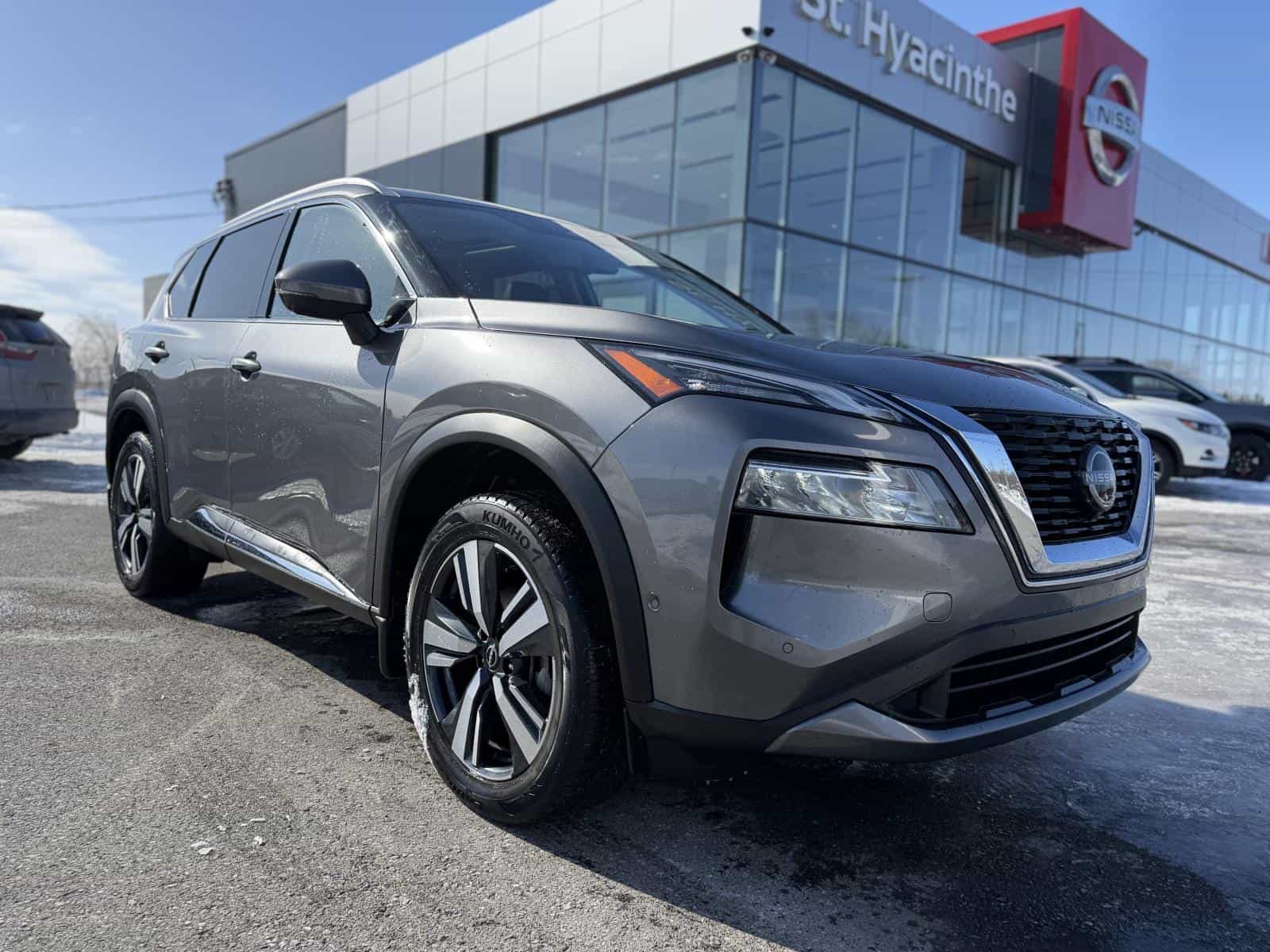 2023 Nissan Rogue SL - Image 4