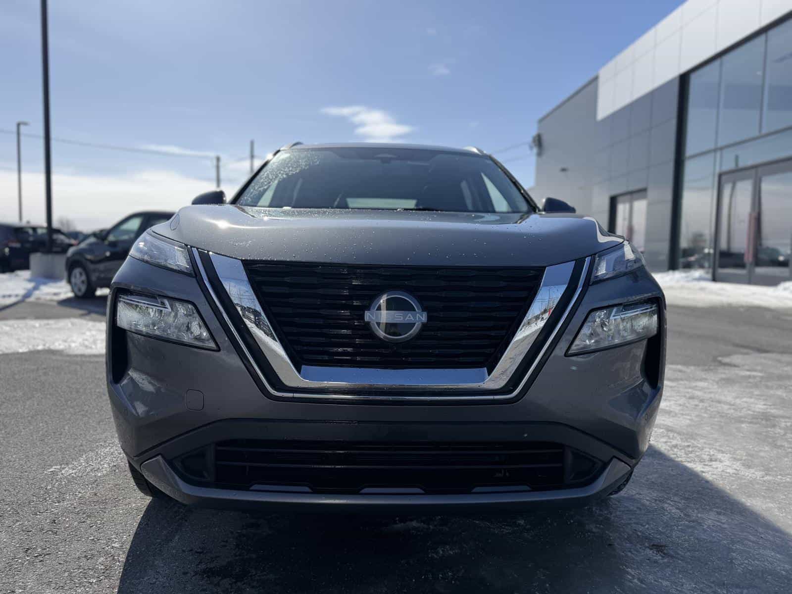 2023 Nissan Rogue SL - Image 3